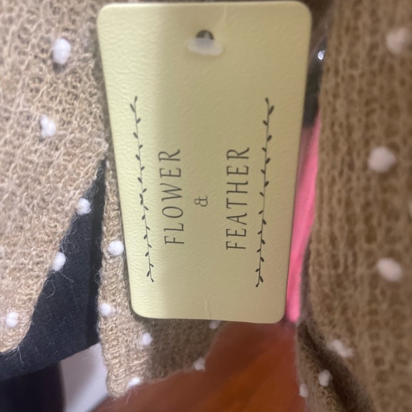 Flower & Feather NEW tan white Swiss dots polka v neck cropped crop top sweater - Picture 5 of 7